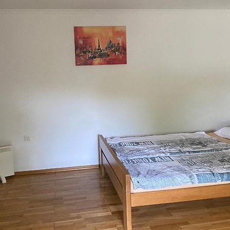 Semper Liberi Lägenhet Maribor Exteriör bild