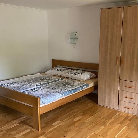 Semper Liberi Lägenhet Maribor Exteriör bild